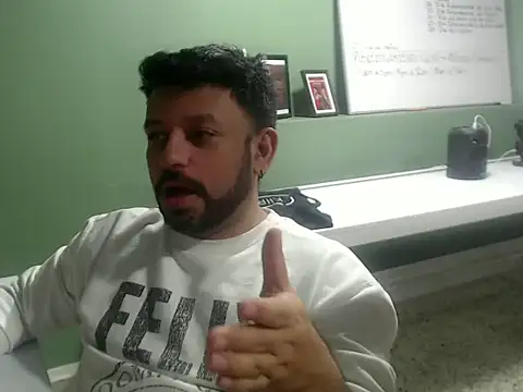 Snapshot of tonyglams chatting on 09/17/25, 08:10 tonyglams online show from 09/17/25, 08:10