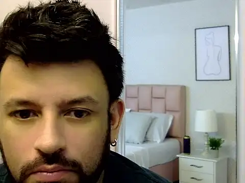 Snapshot of tonyglams chatting on 10/04/25, 02:42 tonyglams online show from 10/04/25, 02:42