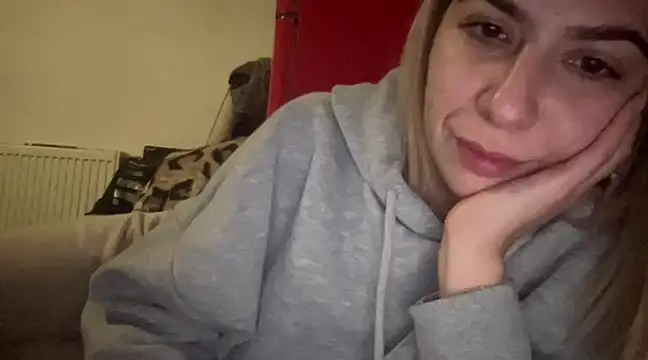 Snapshot of sarrah_rossy chatting on 02/11/25, 01:10 sarrah rossy online show from 02/11/25, 01:10