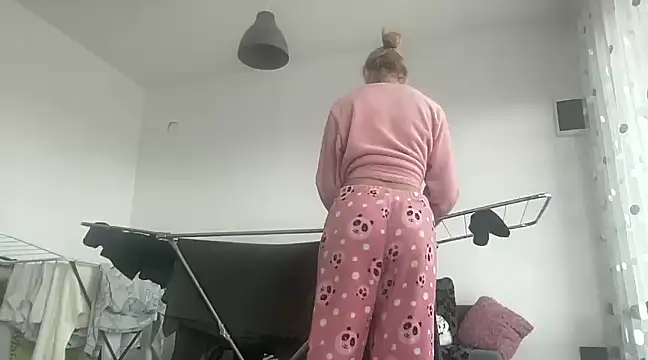 Snapshot of sarrah_rossy chatting on 02/12/25, 01:37 sarrah rossy online show from 02/12/25, 01:37