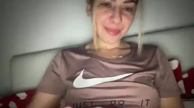 Snapshot of sarrah_rossy chatting on 02/16/25, 01:03 sarrah rossy online show from 02/16/25, 01:03