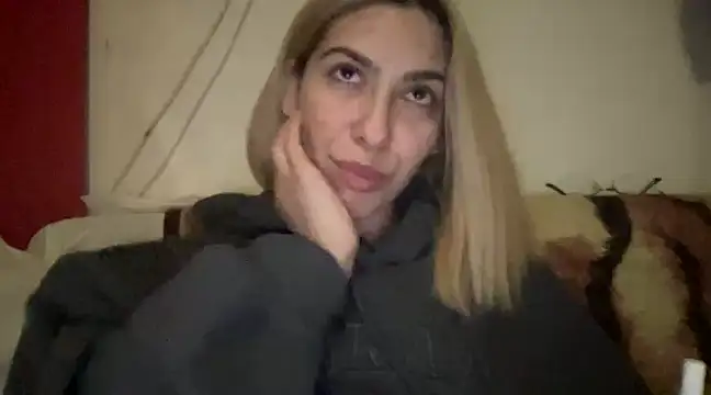 Snapshot of sarrah_rossy chatting on 02/19/25, 11:04 sarrah rossy online show from 02/19/25, 11:04