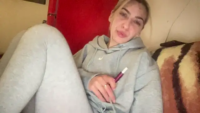 Snapshot of sarrah_rossy chatting on 02/25/25, 07:58 sarrah rossy online show from 02/25/25, 07:58