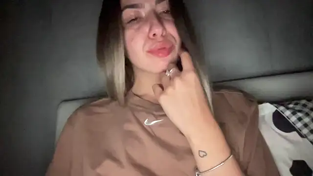 Snapshot of sarrah_rossy chatting on 09/14/25, 09:36 sarrah rossy online show from 09/14/25, 09:36