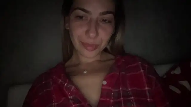 Snapshot of sarrah_rossy chatting on 10/21/25, 08:53 sarrah rossy online show from 10/21/25, 08:53