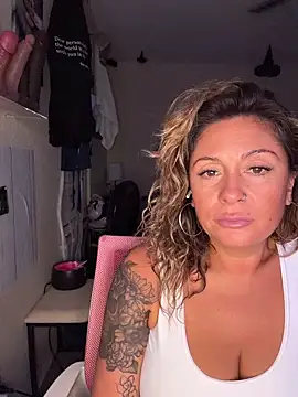 bossyroxy84 online show from 11/06/25, 12:55