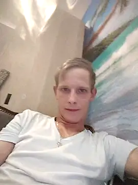 Snapshot of Kamilll94@xh chatting on 11/19/25, 01:11 Kamilll94xh online show from 11/19/25, 01:11