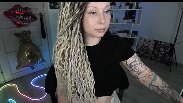 Snapshot of HoneySallyMoore chatting on 07/11/26, 01:30 HoneySallyMoore online show from 07/11/26, 01:30