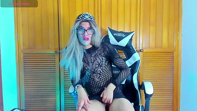 Snapshot of angel_starxx chatting on 03/08/25, 03:35 angel starxx online show from 03/08/25, 03:35