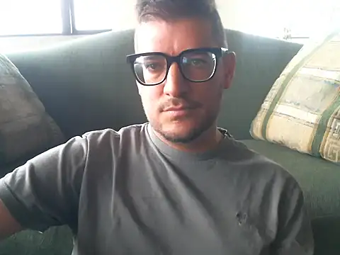 Snapshot of quitomanec chatting on 10/19/25, 06:19 quitomanec online show from 10/19/25, 06:19