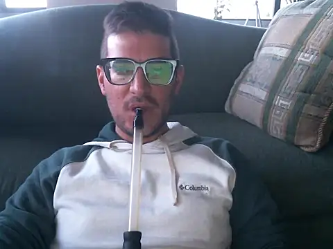 Snapshot of quitomanec chatting on 10/29/25, 10:55 quitomanec online show from 10/29/25, 10:55