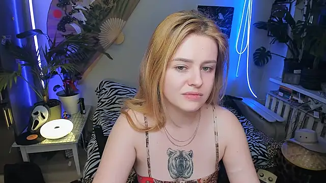 Alexa Pirs online show from 12/03/25, 07:34