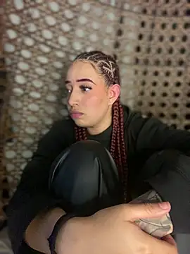 Scarlett-LS online show from 02/13/25, 07:35