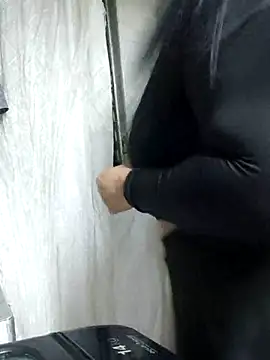 Snapshot of nikki_grey chatting on 10/13/25, 04:56 nikki grey online show from 10/13/25, 04:56