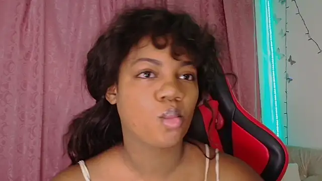 Snapshot of Daphnewalker__ chatting on 12/16/25, 11:59 Daphnewalker online show from 12/16/25, 11:59