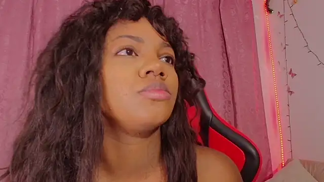 Snapshot of Daphnewalker__ chatting on 12/17/25, 11:05 Daphnewalker online show from 12/17/25, 11:05