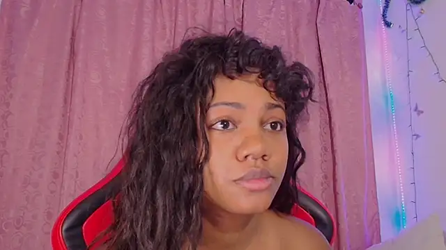 Snapshot of Daphnewalker__ chatting on 12/18/25, 11:27 Daphnewalker online show from 12/18/25, 11:27