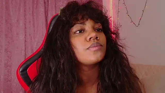 Snapshot of Daphnewalker__ chatting on 12/20/25, 11:12 Daphnewalker online show from 12/20/25, 11:12