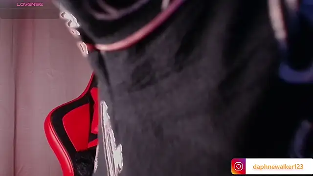 Snapshot of Daphnewalker__ chatting on 02/25/26, 12:15 Daphnewalker online show from 02/25/26, 12:15