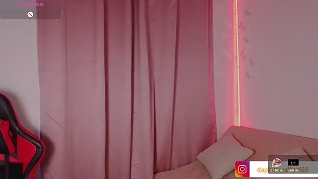 Snapshot of Daphnewalker__ chatting on 03/13/26, 12:45 Daphnewalker online show from 03/13/26, 12:45