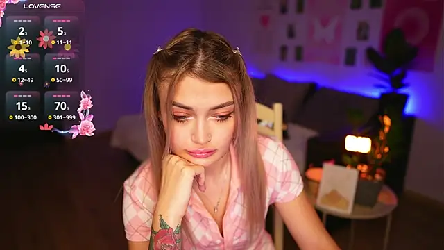 Snapshot of BellaSway chatting on 03/16/25, 07:04 BellaSway online show from 03/16/25, 07:04