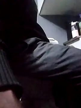 Snapshot of machinery98ron chatting on 03/23/26, 02:48 machinery98ron online show from 03/23/26, 02:48