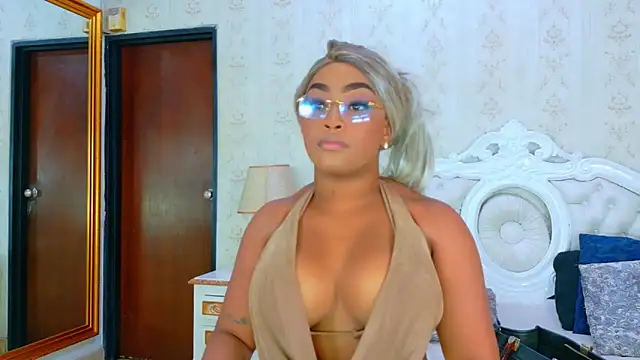 TianahGlow online show from 10/13/25, 09:15