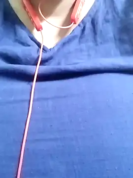 Snapshot of Lizza_boudi chatting on 02/19/25, 01:50 Lizza boudi online show from 02/19/25, 01:50