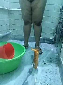 Snapshot of Lizza_boudi chatting on 03/08/25, 09:28 Lizza boudi online show from 03/08/25, 09:28