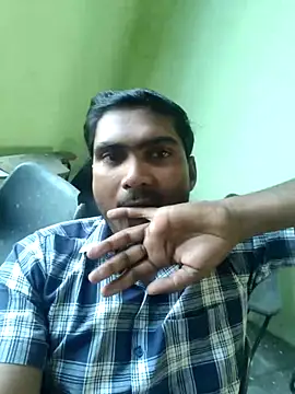 Snapshot of ccuteboyyyy chatting on 10/15/25, 06:57 ccuteboyyyy online show from 10/15/25, 06:57