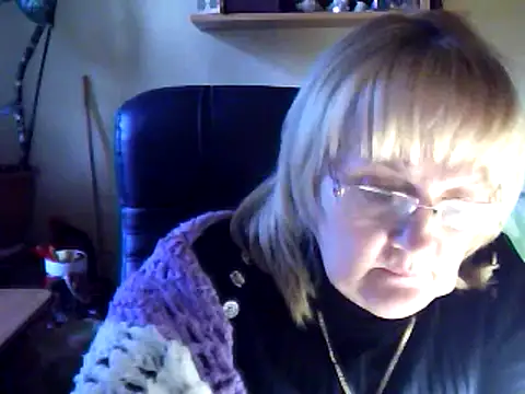Snapshot of Violet5364 chatting on 02/13/25, 02:52 Violet5364 online show from 02/13/25, 02:52