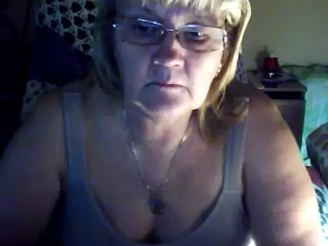 Snapshot of Violet5364 chatting on 03/13/25, 04:45 Violet5364 online show from 03/13/25, 04:45