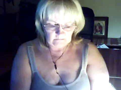 Snapshot of Violet5364 chatting on 09/20/25, 07:15 Violet5364 online show from 09/20/25, 07:15
