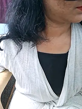 Snapshot of Jassi_Does chatting on 02/19/25, 01:06 Jassi Does online show from 02/19/25, 01:06