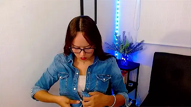 Emilybateee online show from 02/20/25, 07:19