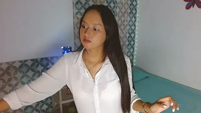 Emilybateee online show from 11/03/25, 03:24