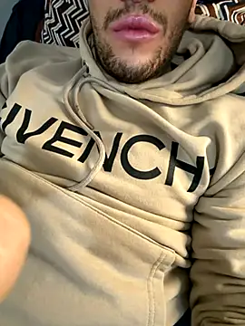 yaxxx03 online show from 11/21/25, 04:38