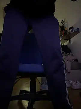 yaxxx03 online show from 11/24/25, 07:24