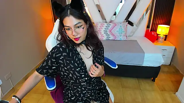 Snapshot of Cristin_Petite chatting on 02/17/25, 09:41 Cristin Petite online show from 02/17/25, 09:41