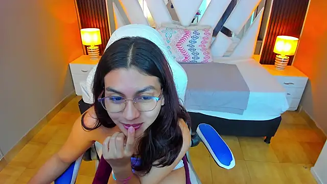 Snapshot of Cristin_Petite chatting on 03/21/25, 02:29 Cristin Petite online show from 03/21/25, 02:29