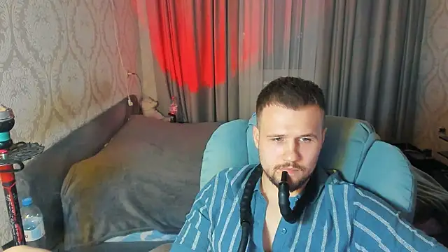 Snapshot of Vladik_b chatting on 05/14/26, 06:15 Vladik b online show from 05/14/26, 06:15