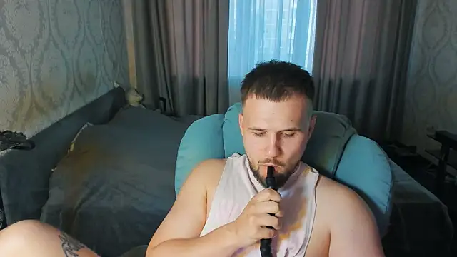 Snapshot of Vladik_b chatting on 06/20/26, 06:22 Vladik b online show from 06/20/26, 06:22