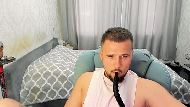 Snapshot of Vladik_b chatting on 07/21/26, 04:09 Vladik b online show from 07/21/26, 04:09