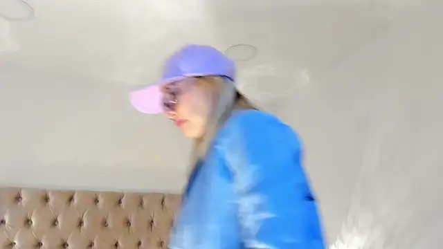 CandieGilson   online show from 12/18/25, 01:06