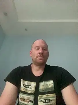 Krzysiekg123 online show from 12/21/25, 01:40