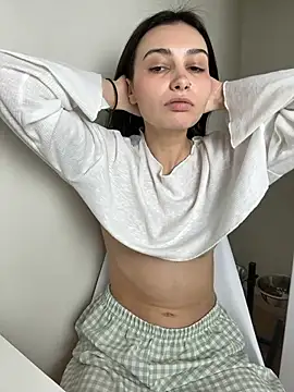 lunalovelee online show from 11/17/25, 02:12