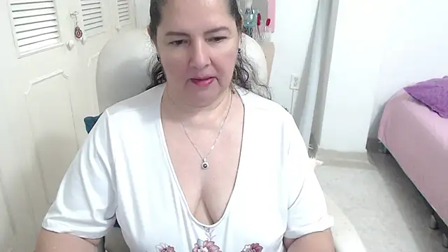 Snapshot of leonela_69 chatting on 04/22/26, 02:58 leonela 69 online show from 04/22/26, 02:58