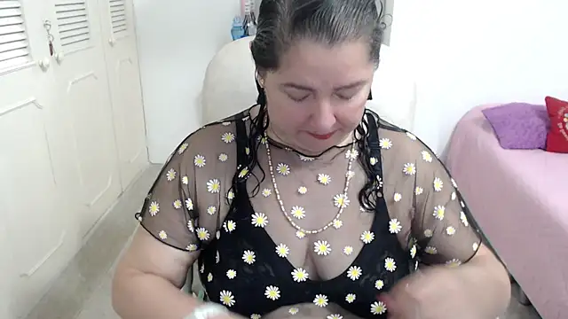 Snapshot of leonela_69 chatting on 04/24/26, 01:08 leonela 69 online show from 04/24/26, 01:08