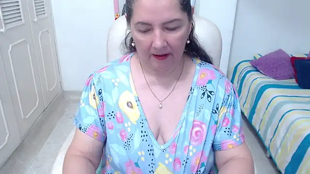 Snapshot of leonela_69 chatting on 05/18/26, 11:43 leonela 69 online show from 05/18/26, 11:43