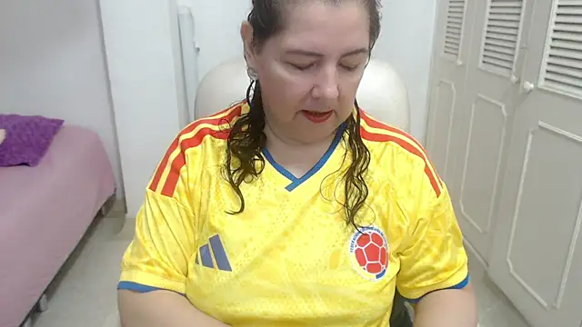 Snapshot of leonela_69 chatting on 07/03/26, 10:05 leonela 69 online show from 07/03/26, 10:05